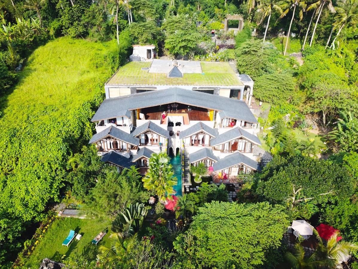 Avalon Ubud Castle & Spa Exterior photo