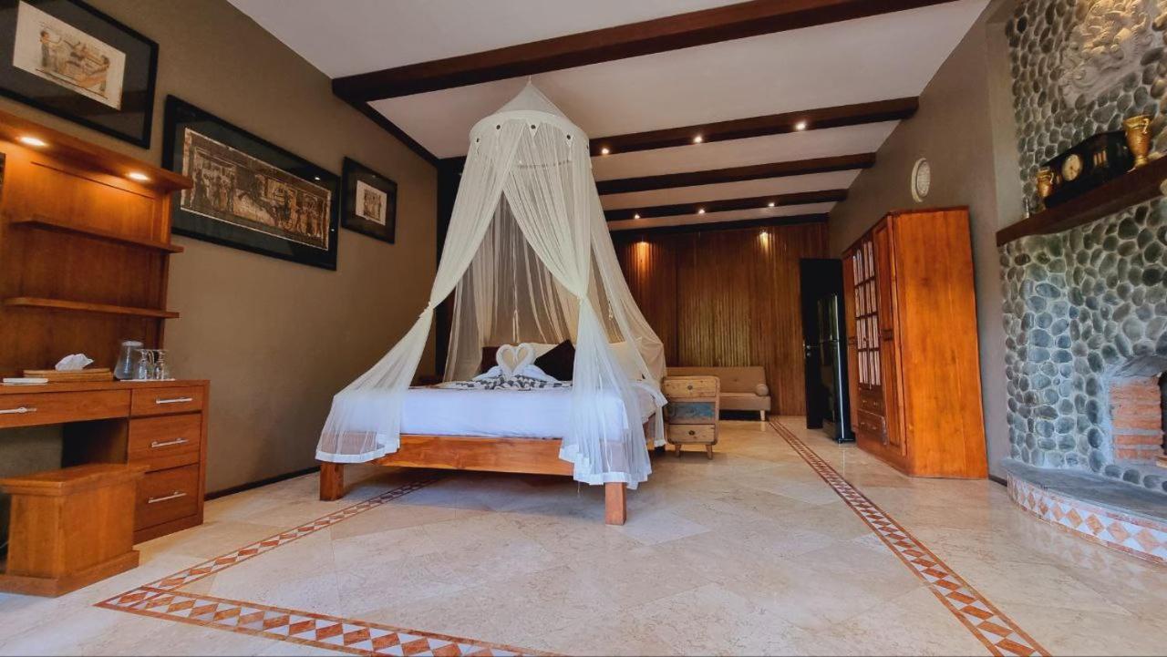 Avalon Ubud Castle & Spa Exterior photo